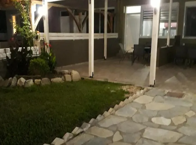 Vickyvillas Apartamento *