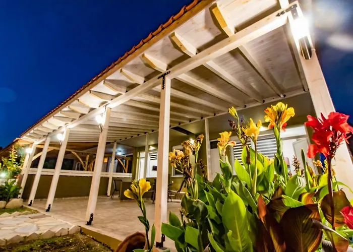 Vickyvillas Apartamento *